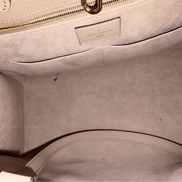 Authentic Louis Vuitton Turtledove Giant Monogram On the Go MM Tote - Picture 8 of 16